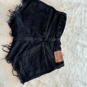 Women’s levi’s shorts size 25